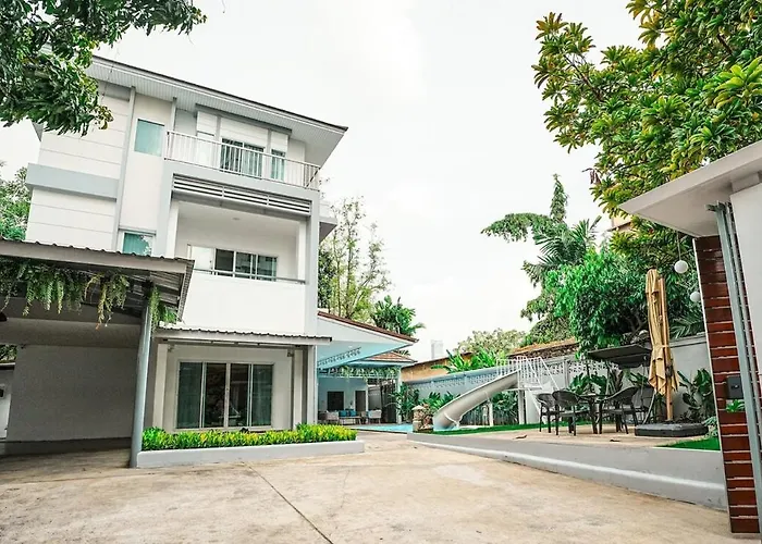 906 Center Single Pool Bts Asok 5 Bedrooms 6 Bathrooms * Bangkok