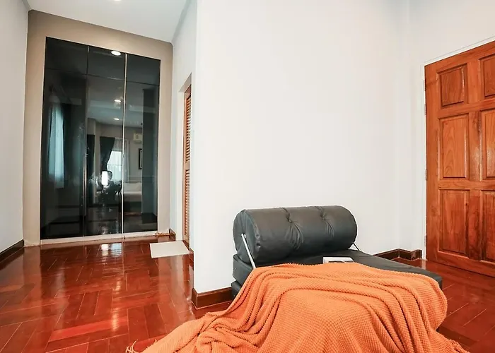906 Center Single Pool Bts Asok 5 Bedrooms 6 Bathrooms Villa *