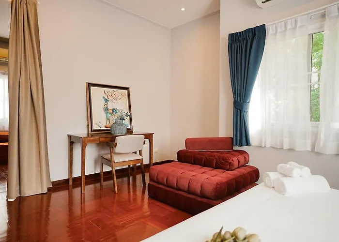 906 Center Single Pool Bts Asok 5 Bedrooms 6 Bathrooms Villa *