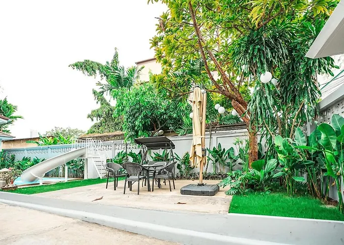Villa 906 Center Single Pool Bts Asok 5 Bedrooms 6 Bathrooms Bangkok