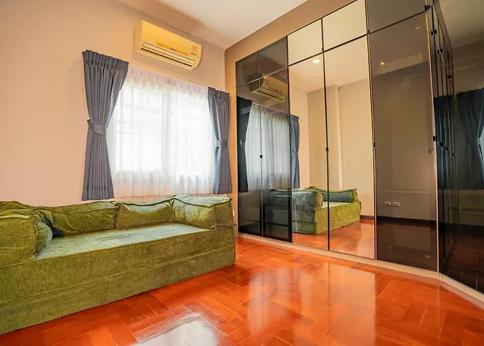 906 Center Single Pool Bts Asok 5 Bedrooms 6 Bathrooms Villa *