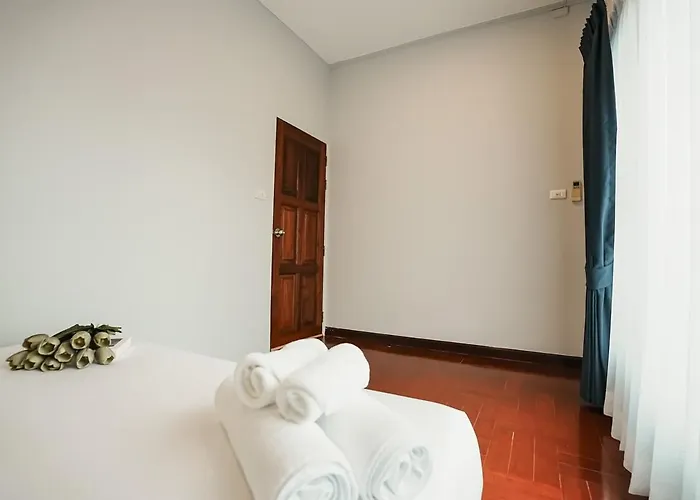 Villa 906 Center Single Pool Bts Asok 5 Bedrooms 6 Bathrooms Bangkok