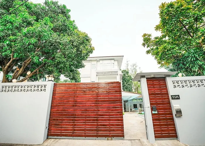 906 Center Single Pool Bts Asok 5 Bedrooms 6 Bathrooms Villa