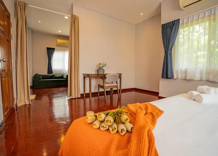 906 Center Single Pool Bts Asok 5 Bedrooms 6 Bathrooms Villa *