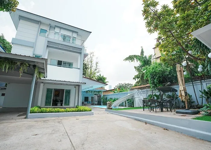 906 Center Single Pool Bts Asok 5 Bedrooms 6 Bathrooms Bangkok