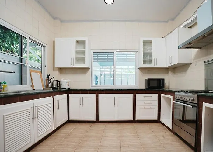 Villa 906 Center Single Pool Bts Asok 5 Bedrooms 6 Bathrooms