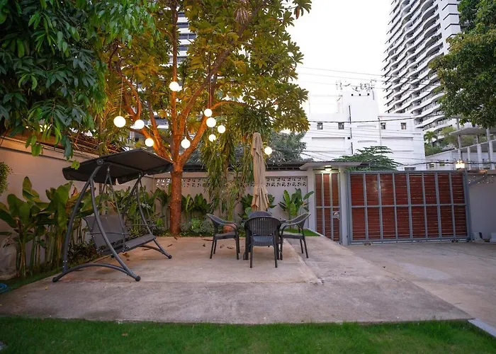 906 Center Single Pool Bts Asok 5 Bedrooms 6 Bathrooms Villa *