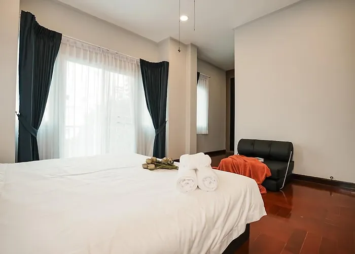 Villa 906 Center Single Pool Bts Asok 5 Bedrooms 6 Bathrooms *