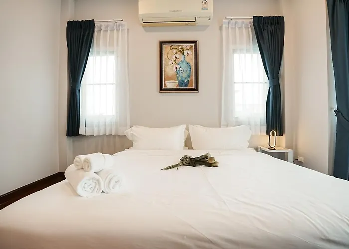 906 Center Single Pool Bts Asok 5 Bedrooms 6 Bathrooms * Bangkok
