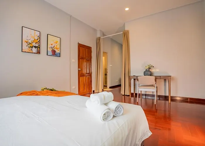906 Center Single Pool Bts Asok 5 Bedrooms 6 Bathrooms Villa