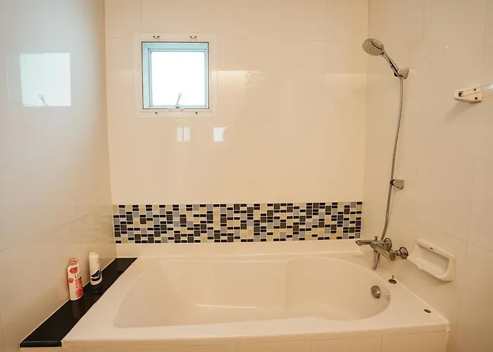 906 Center Single Pool Bts Asok 5 Bedrooms 6 Bathrooms *